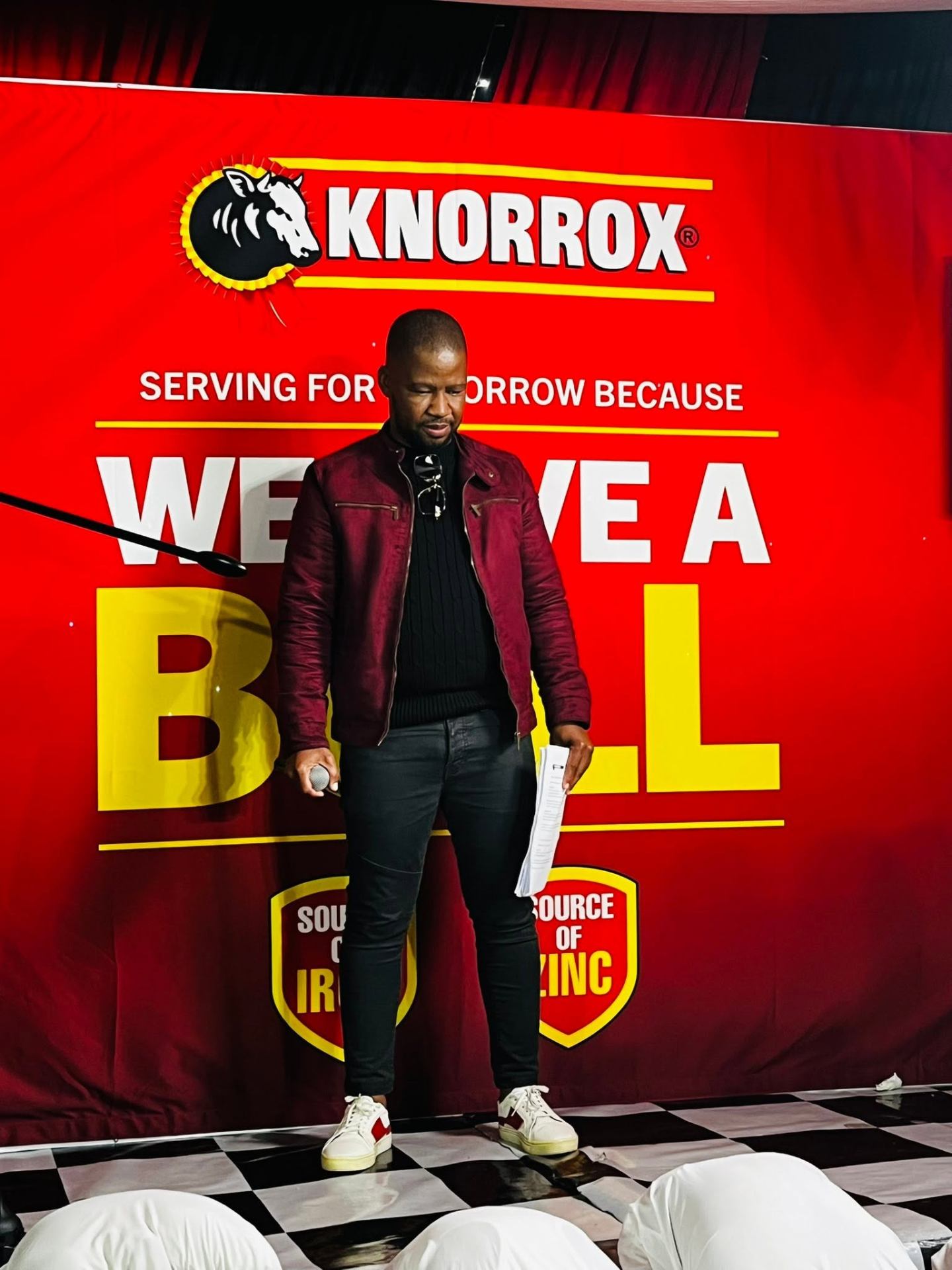 Mafa on stage in front of Knorrox banner