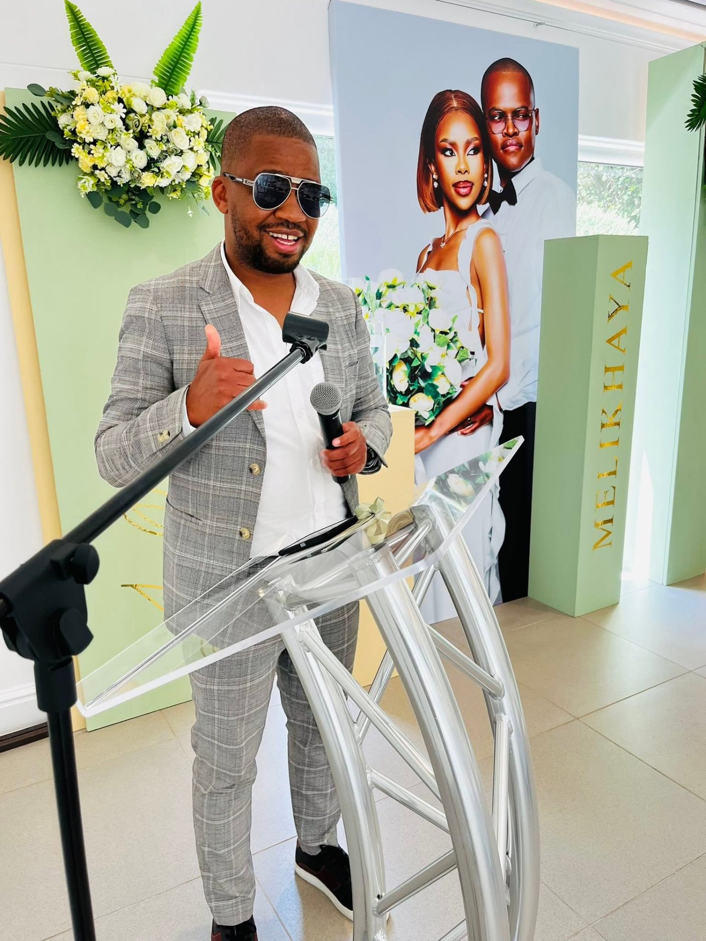 Mafa MCing at a wedding